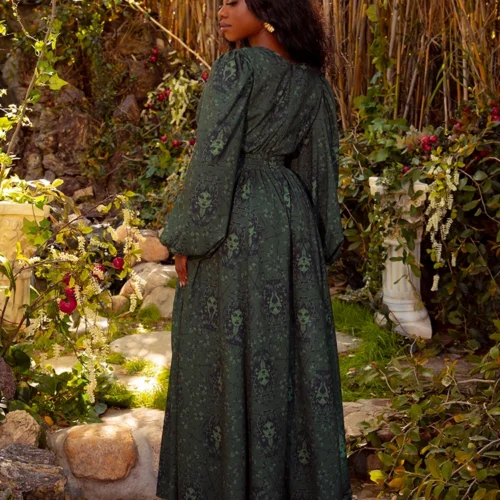 Heroine Maxi Dress In Medusa Print 18 Heroine Maxi Dress In Medusa Print -Elegant Ladies Wear 98A3E723 5ABC 4AE2 9819 B0B6982F8C93