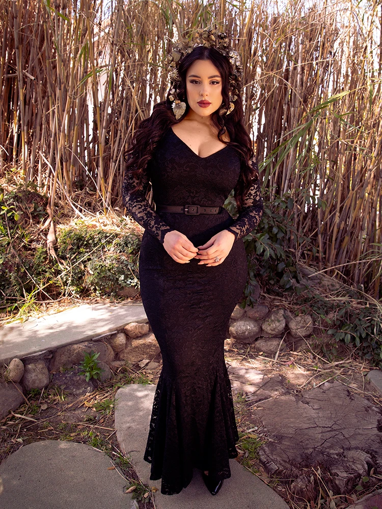 Black Marilyn Lace Gown In Black 7 Black Marilyn Lace Gown In Black - Image 5