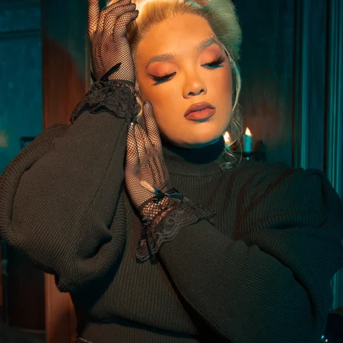 Lacey Lady Gloves In Black -Elegant Ladies Wear Lace Gloves 2